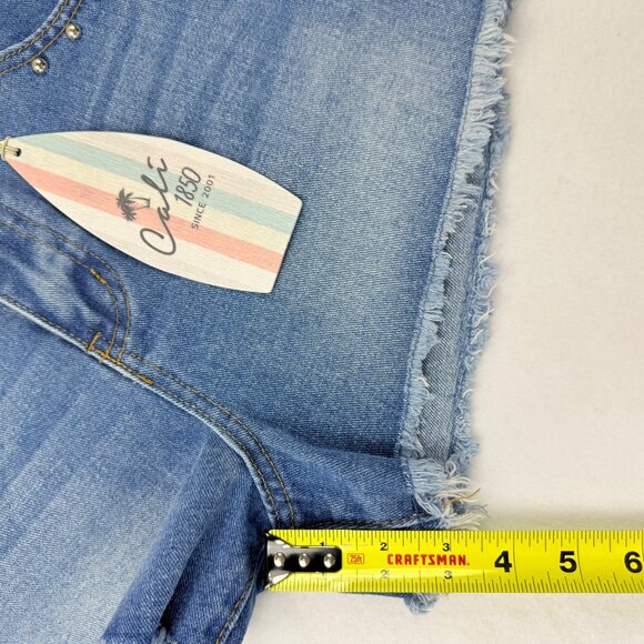 Cali 1850 Women's Frayed Hem Studded Blue Denim Shorts Size 7/28 NWT - Picture 12 of 12